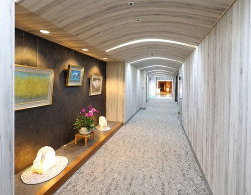 落ち着いた雰囲気の館内