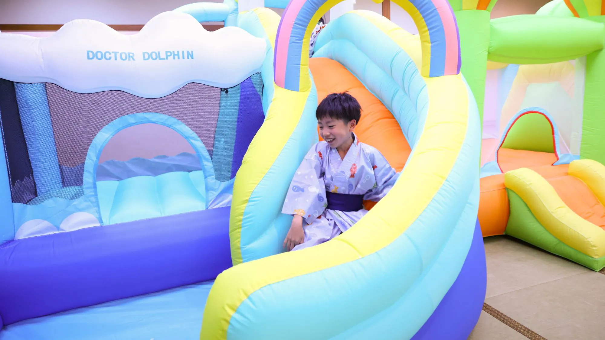 สนามเด็กเล่นมีสไลเดอร์นุ่ม ๆ ด้วย♪