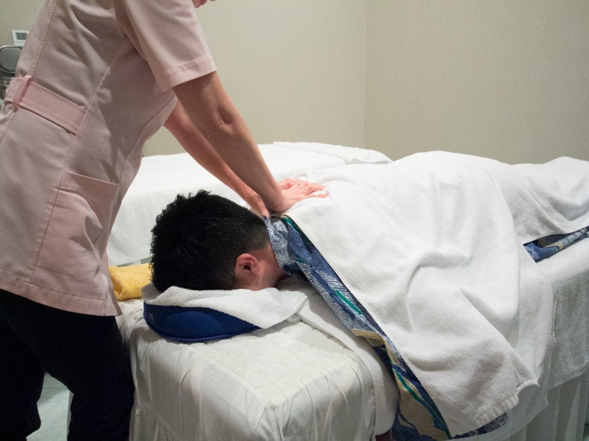 Pijat Tekan Seluruh Tubuh