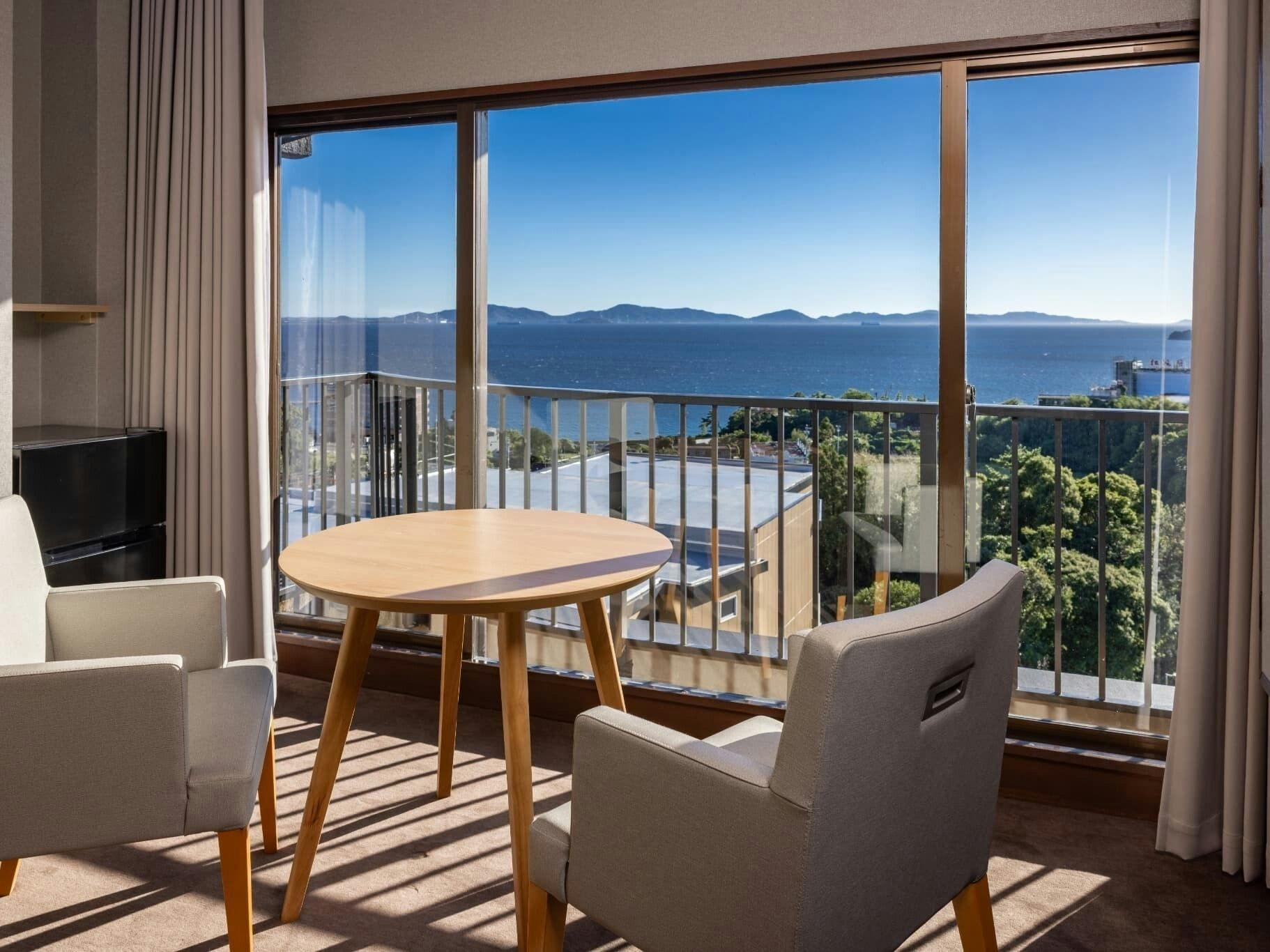 部屋からの景色・昼(三河湾)