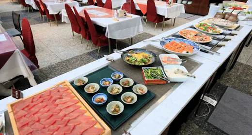 【早期割30/ホテルビュッフェ】<2000円OFF>1泊2食ビュッフェ付!早めの予約でお得にステイ