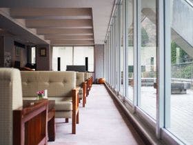 ホテル黒部　黒部峡谷・宇奈月名物トロッコ電車が見える笑顔の宿