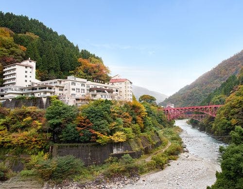 *【外観】黒部渓谷の紅葉を眺められる宿