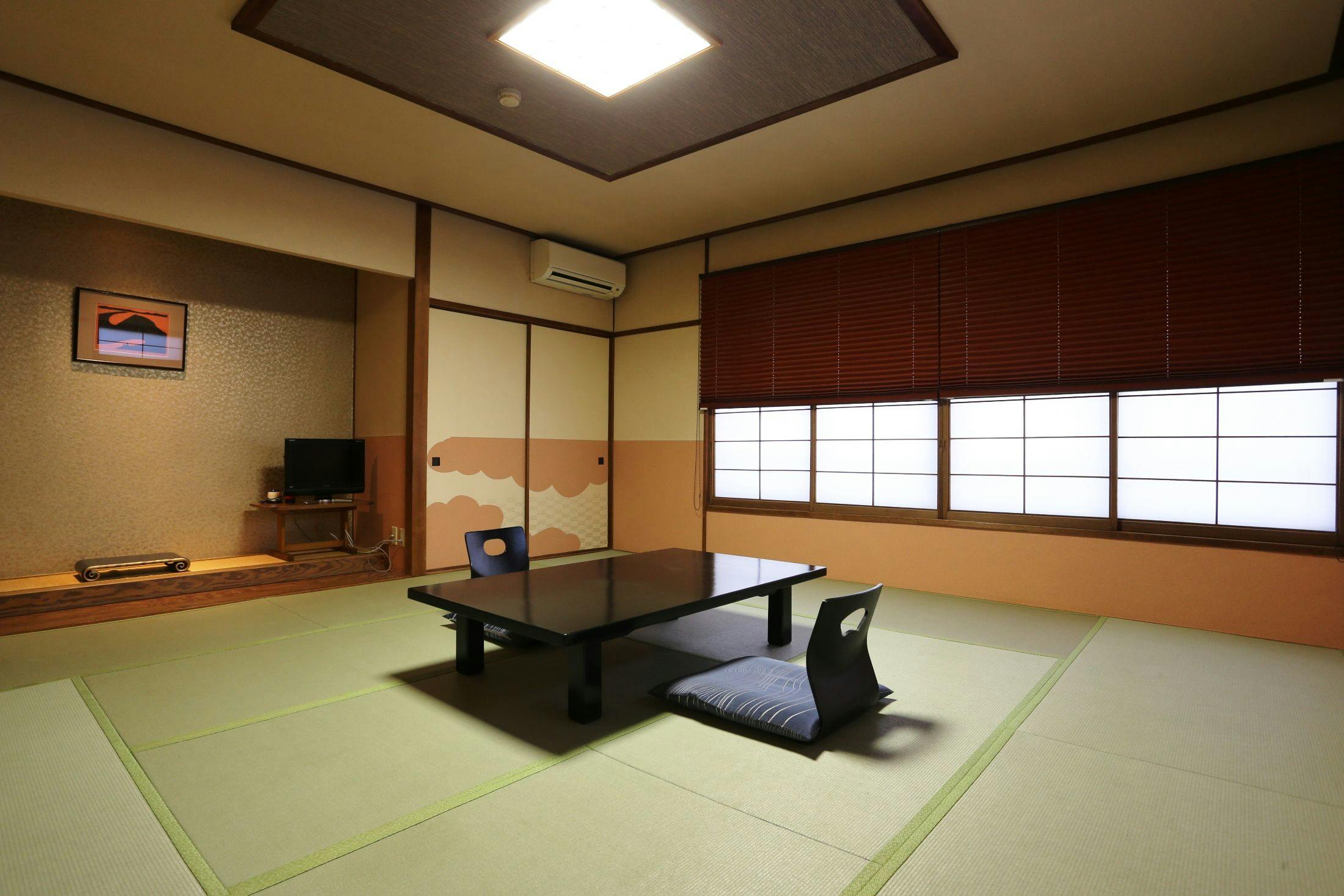 和室10畳一例