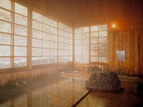 ランプの宿 青荷温泉