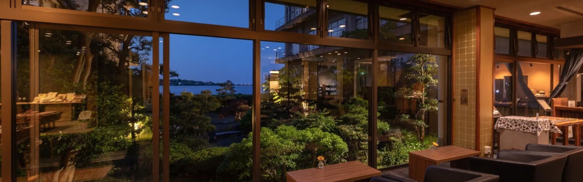 湖畔の宿 森本