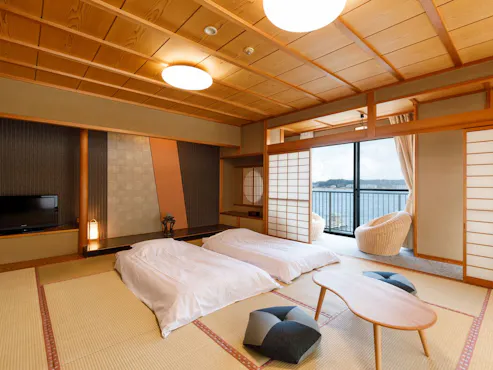 柴山潟湖畔を一望できるお部屋