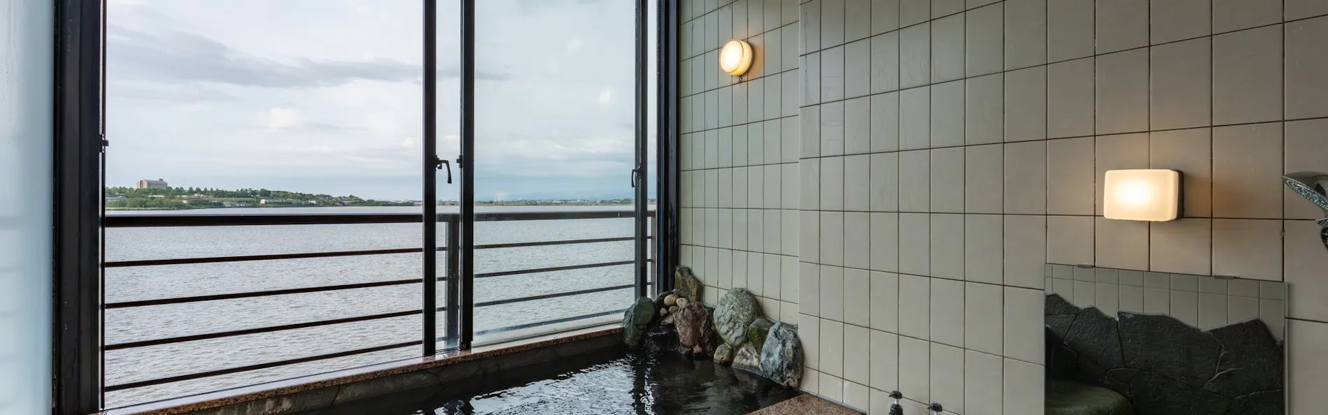 湖畔の宿 森本
