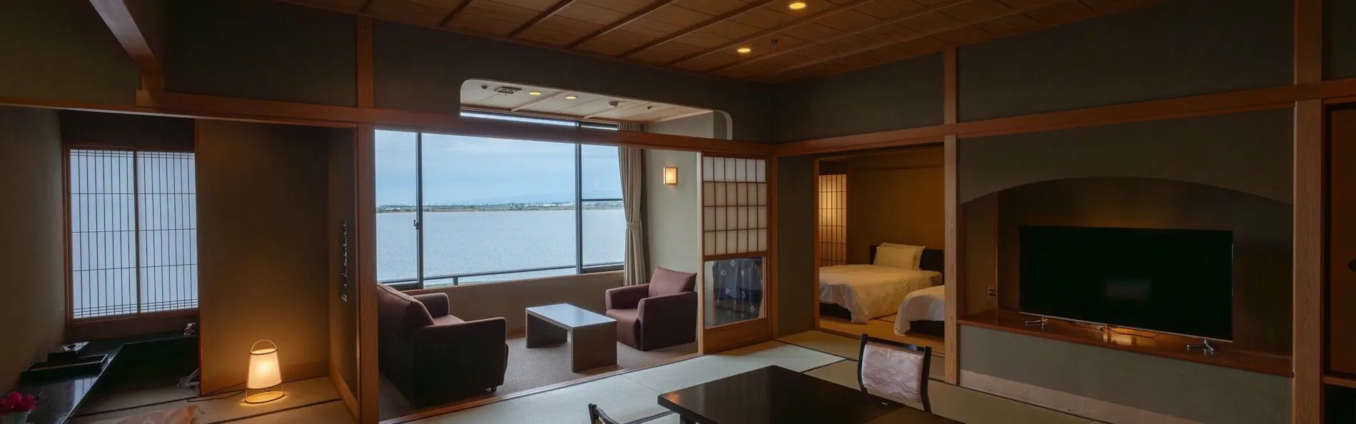 湖畔の宿 森本