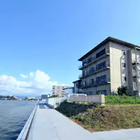 総湯~浮御堂を繋ぐ当館湖畔側の散歩道