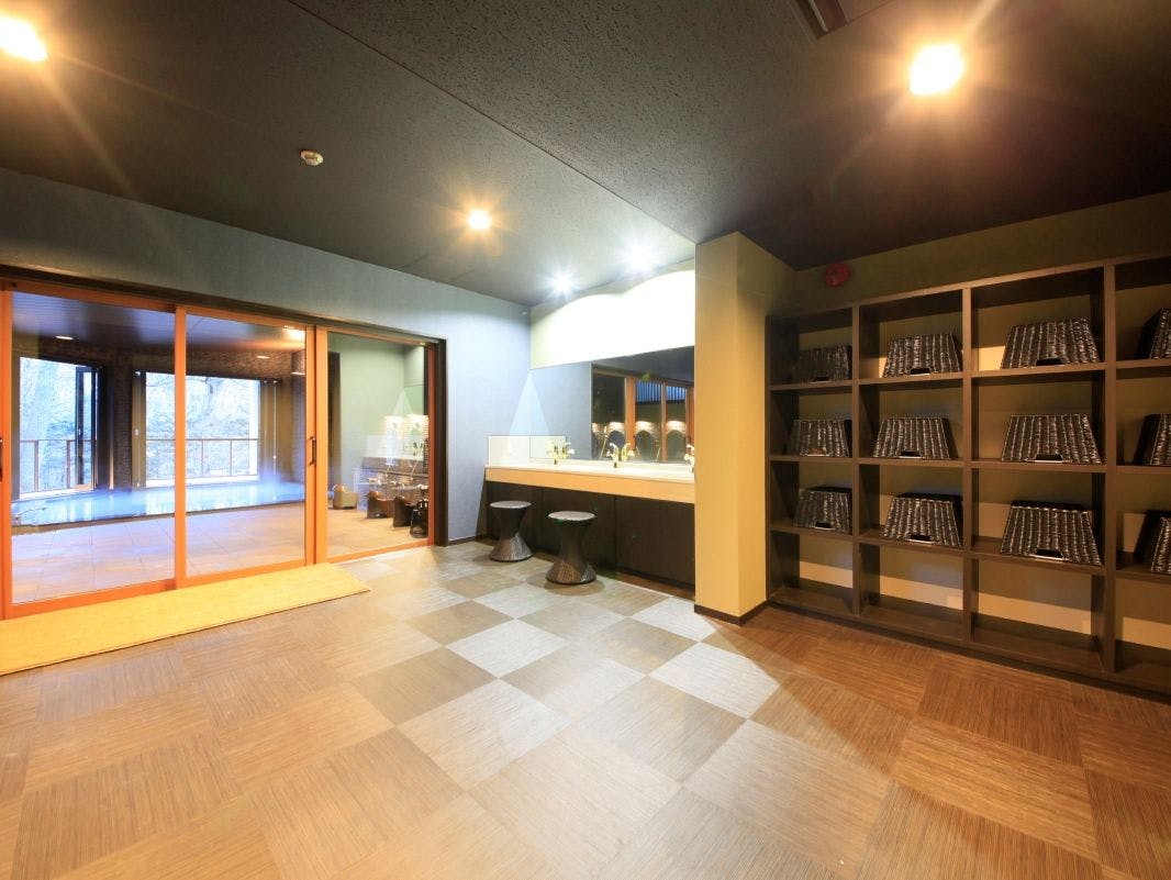 Mata air panas bilik mandi besar