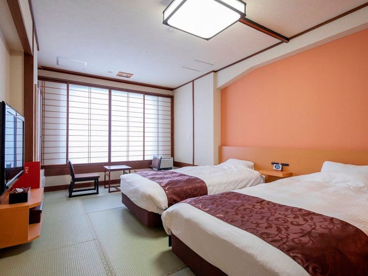 【西館（禁煙）】和ツイン（シャワーブース付）シモンズベッドのサムネイル画像