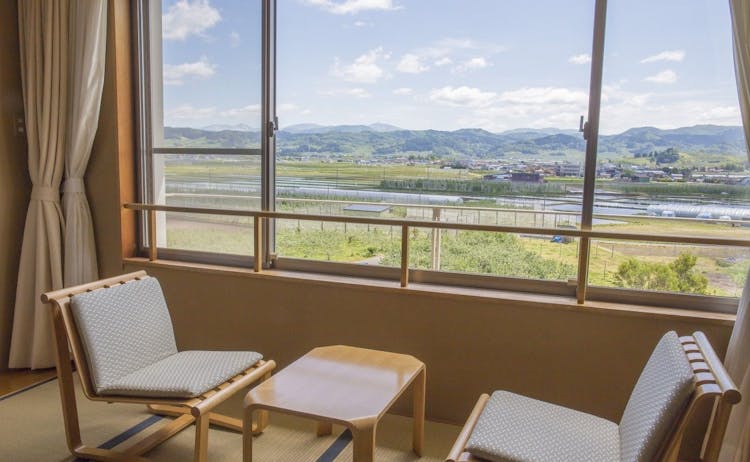 【花館（禁煙）】和室12.5畳（八甲田連峰側）バス・トイレ付のサムネイル画像