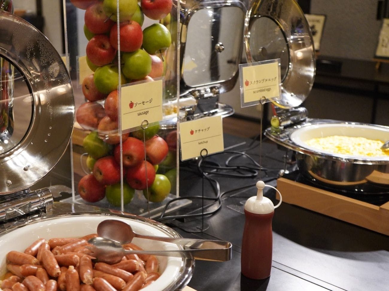 บุฟเฟ่ต์ญี่ปุ่น-ตะวันตกที่มีอาหารท้องถิ่นของอาโอโมริ