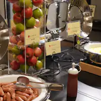 บุฟเฟ่ต์ญี่ปุ่น-ตะวันตกที่มีอาหารท้องถิ่นของอาโอโมริ