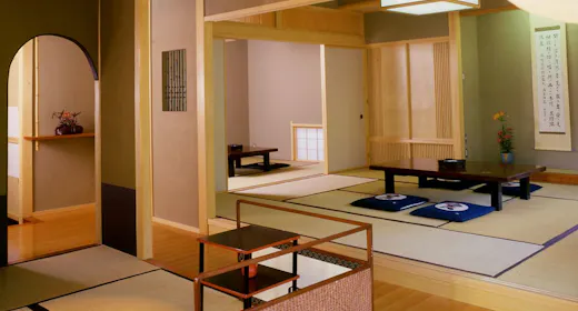 【源泉かけ流しの宿】<二間続き+茶室付の広々特別室>日常から離れ優雅なひと時を愉しむ