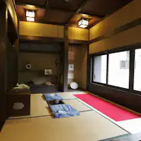 宇連川を望むロビー