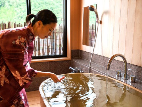 半露天風呂付客室（８畳）