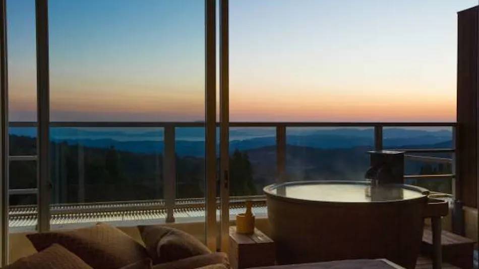 Amaterasu: A Couples' Open-Air Bath