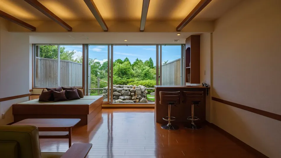 Amaterasu: A Couples' Open-Air Bath