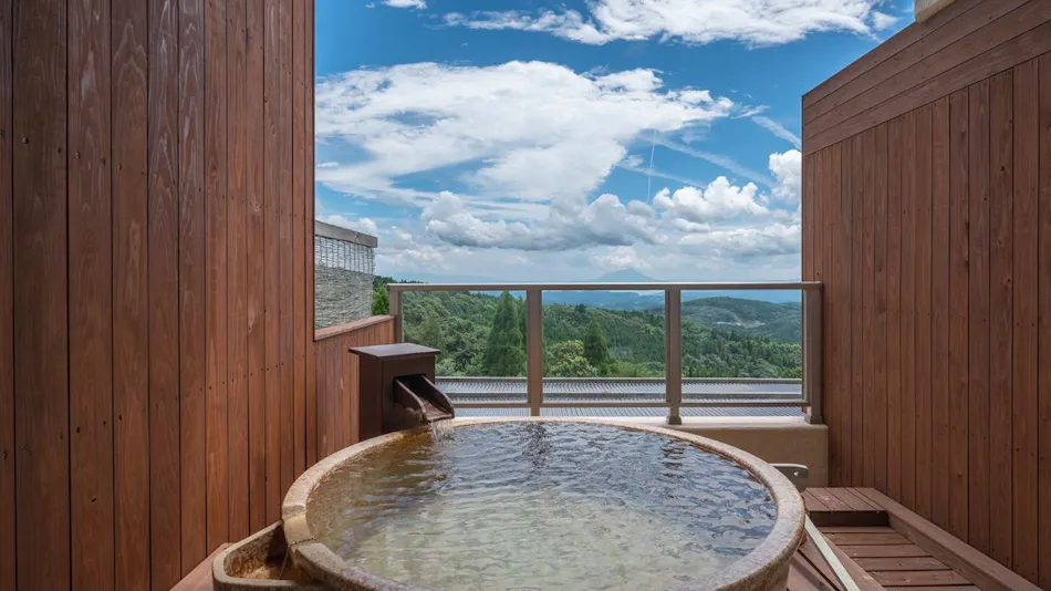 Amaterasu: A Couples' Open-Air Bath