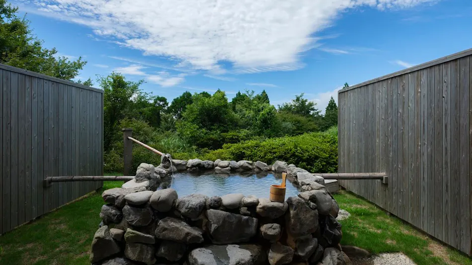 Amaterasu: A Couples' Open-Air Bath