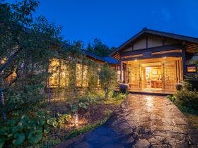 そのぎ茶温泉里山の湯宿　つわぶきの花