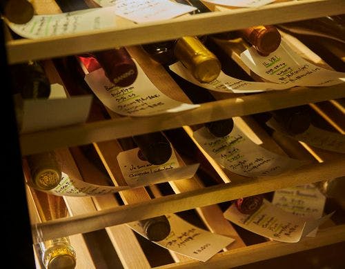 お部屋に併設しているワインセラー