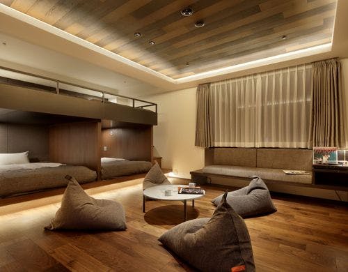 【ロフトB】 36平米 ダブル４台