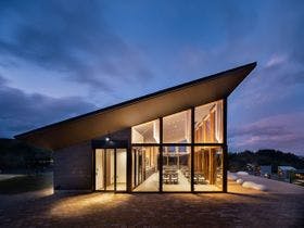 ＩＺＵＭＩ　ＰＥＡＫ　ＢＡＳＥ（泉ピークベース）