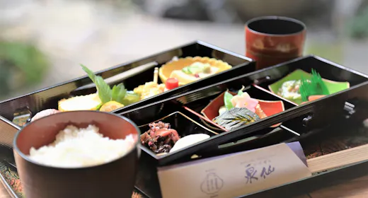 【有名老舗仕出し店のご朝食付プラン】お宿でいただく泉仙の和朝食