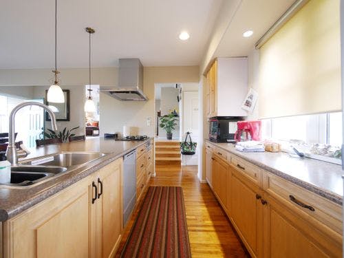 【充実した設備のフルキッチン】