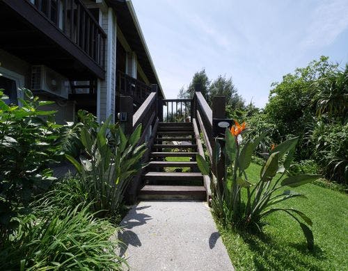 ・エントランスと建物をつなぐ通路