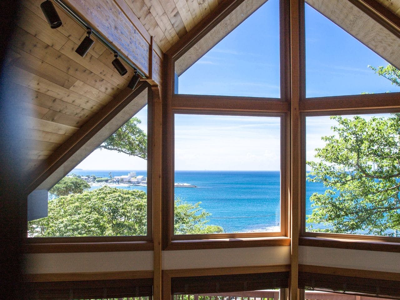 Monterey House by SANA