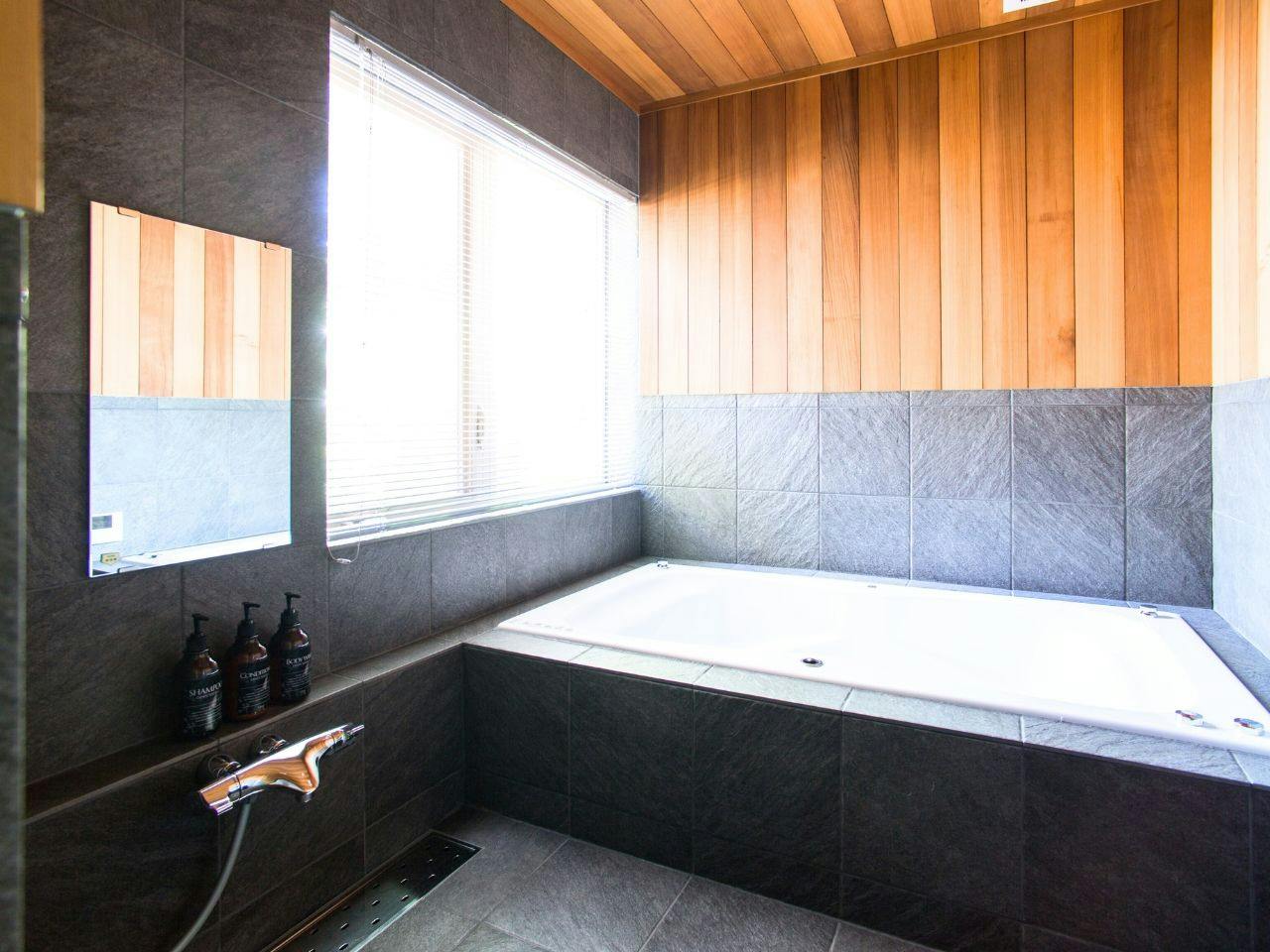 The earl－Main bathroom