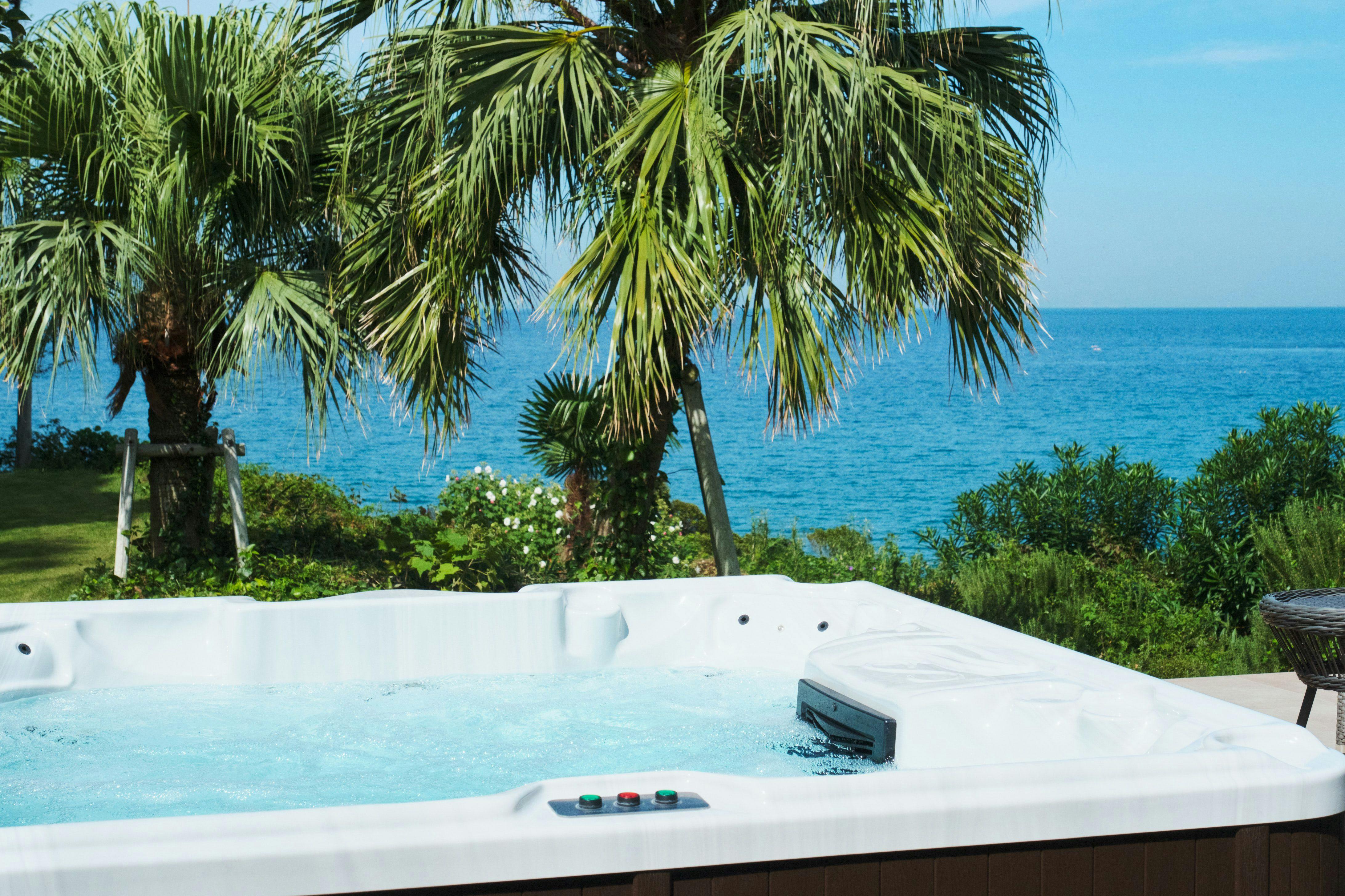 อินฟินิตี้จากุซซี่ / Point Pinos