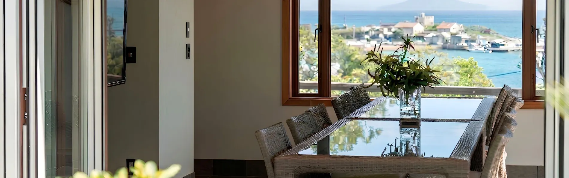 Monterey House by SANA