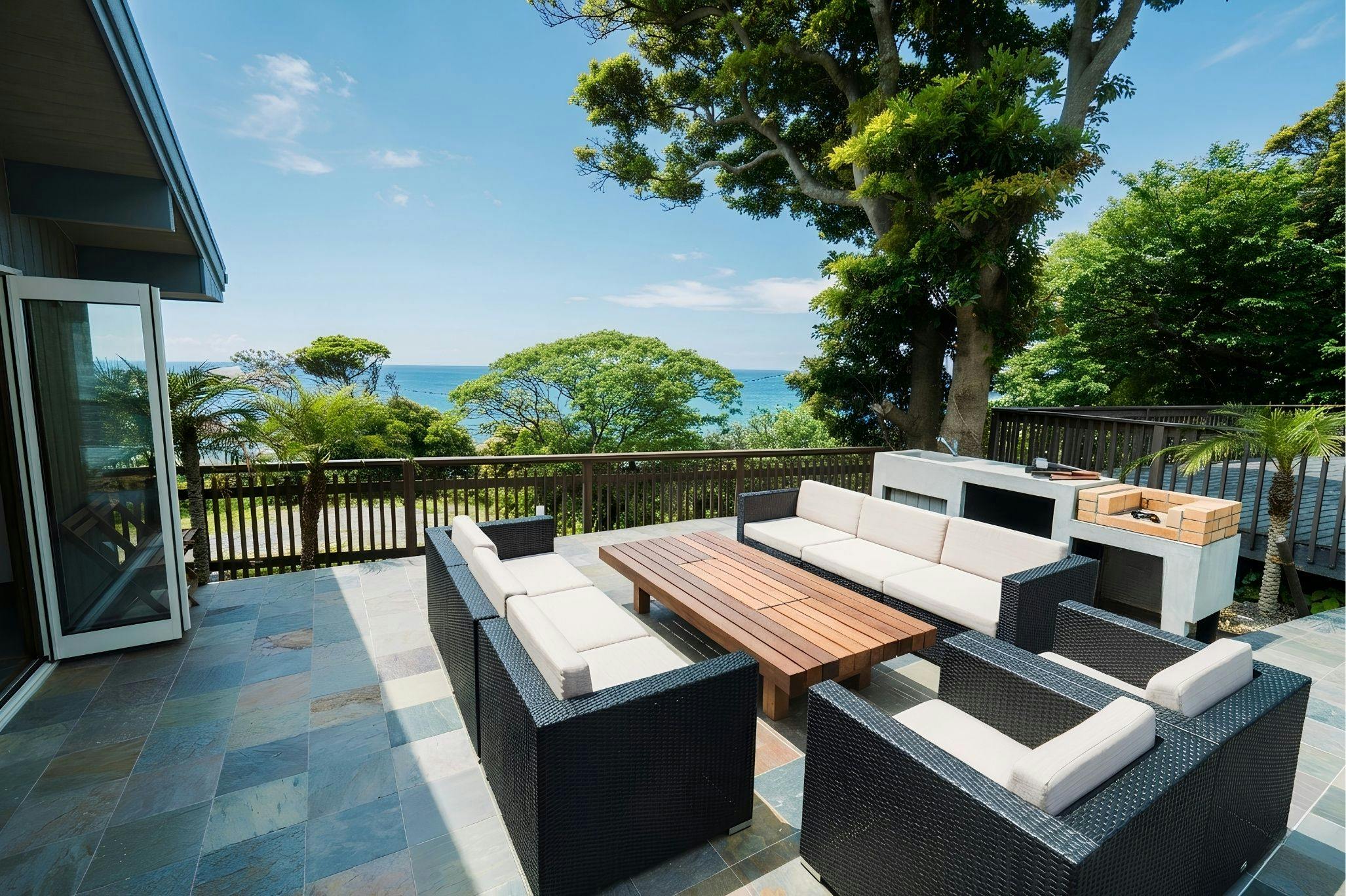 Monterey House by SANA