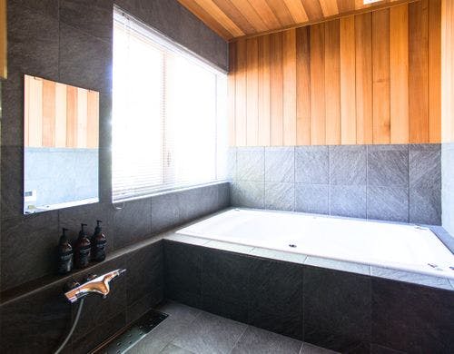 The earl－Main bathroom