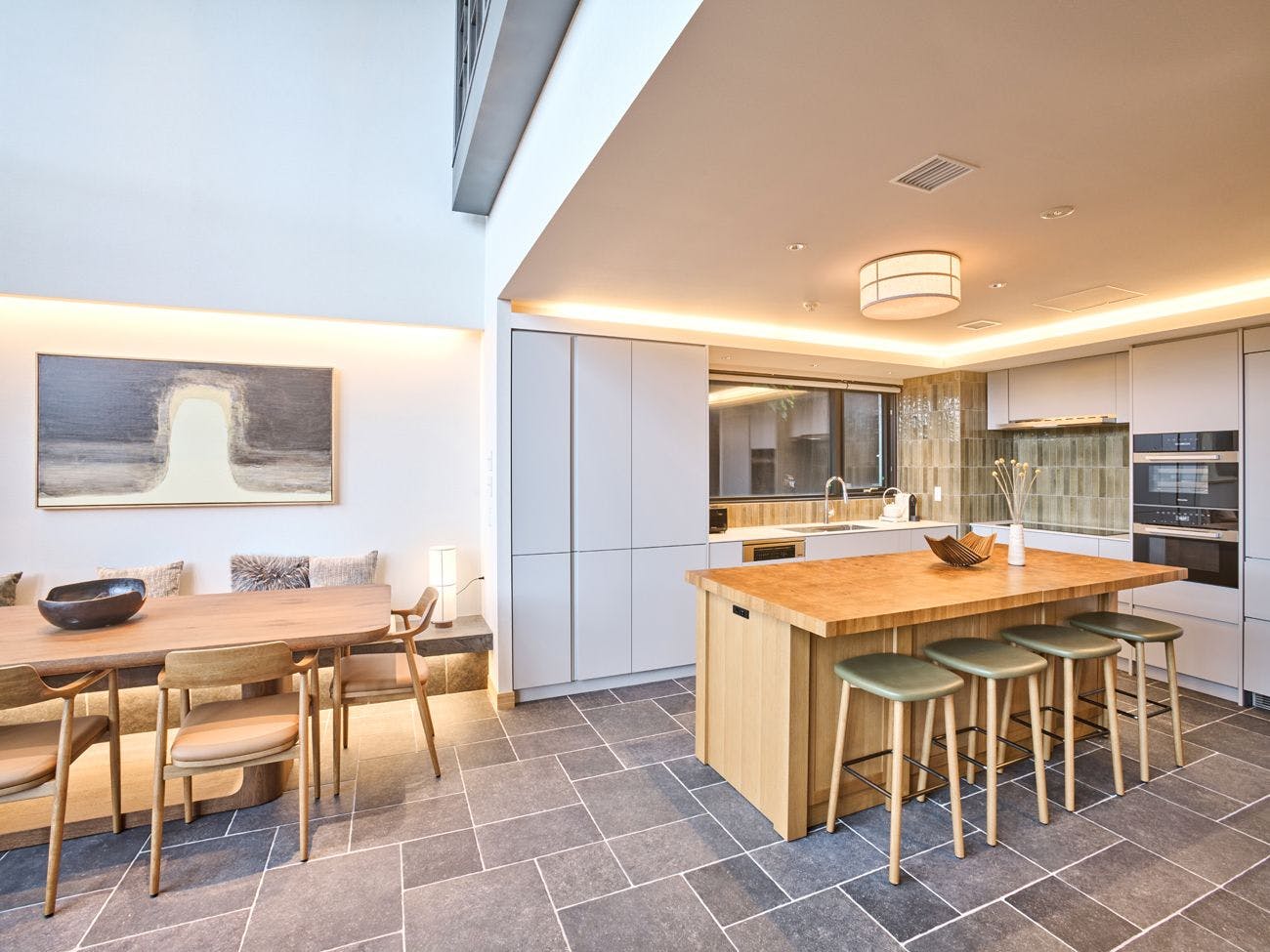 Niseko Central House & Apartment