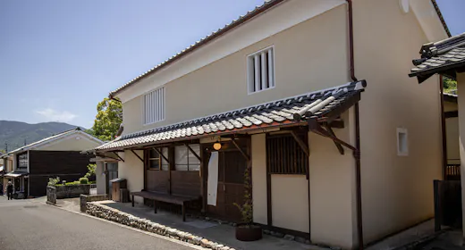 【素泊まり】1棟貸切~内子の「町並保存地区」に佇む蔵造りの古民家で暮らすように滞在~