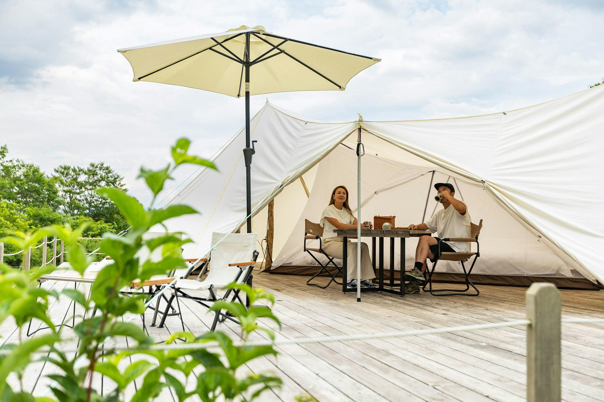 テントルームとウッドデッキ