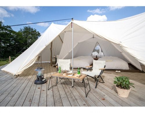 アウトドアスタイルなテントルーム全景