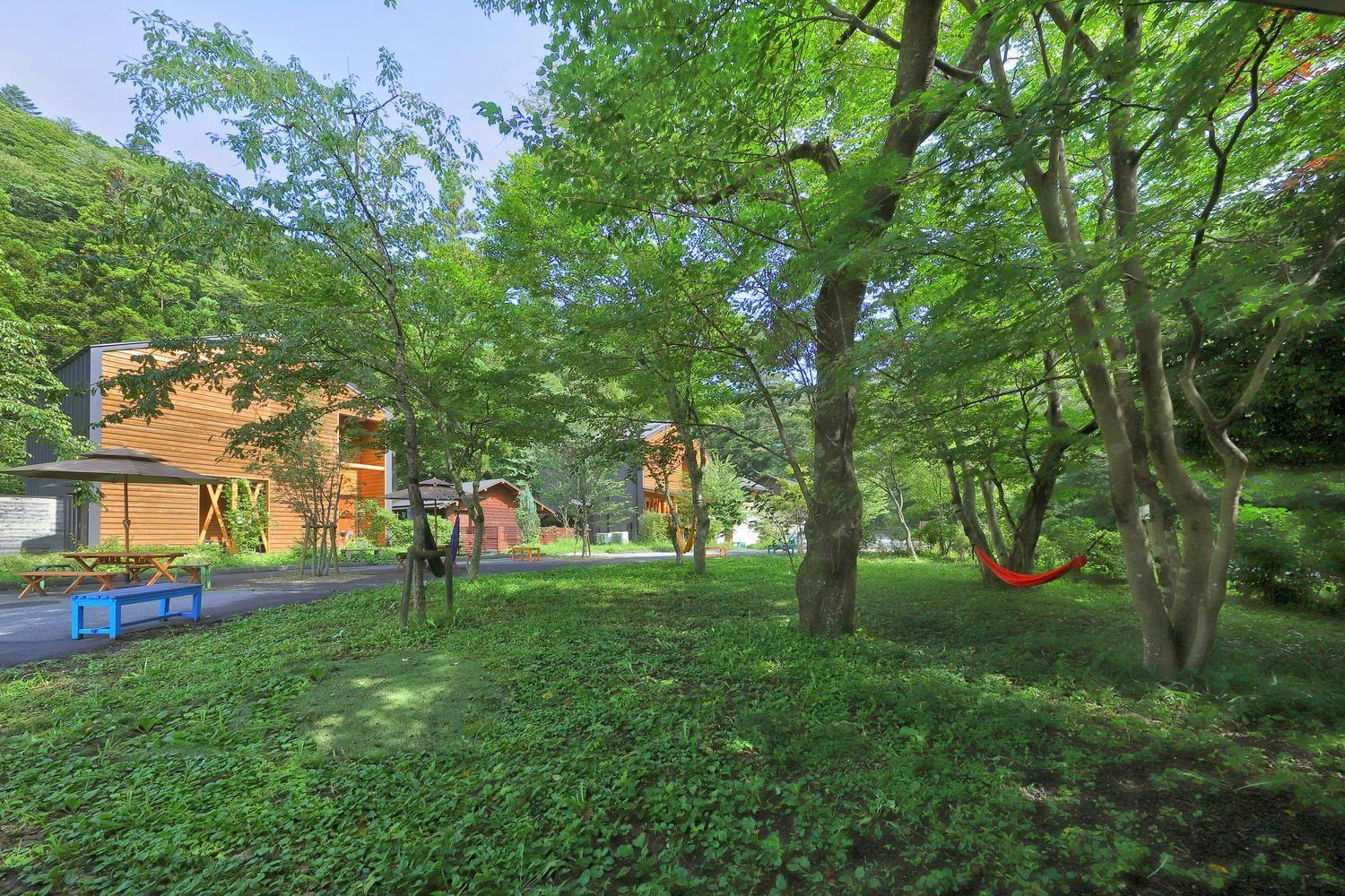 ทุกห้องพักเป็นคอทเทจส่วนตัวพร้อมอ่างอาบน้ำกลางแจ้ง