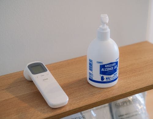 消毒液、検温器