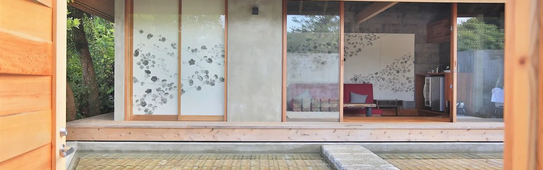 翡翠巣 KAWASEMINOSU(MUKAKAVILLA)