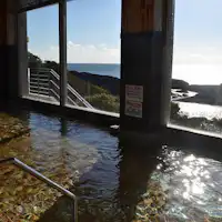 日向灘を露天風呂から眺めることができる