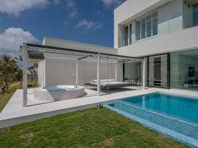 【沖縄県離島宮古島・伊良部島の貸し別荘・コテージ・ヴィラ・コンドミニアム】イラブサンハチゴ（i love 385）