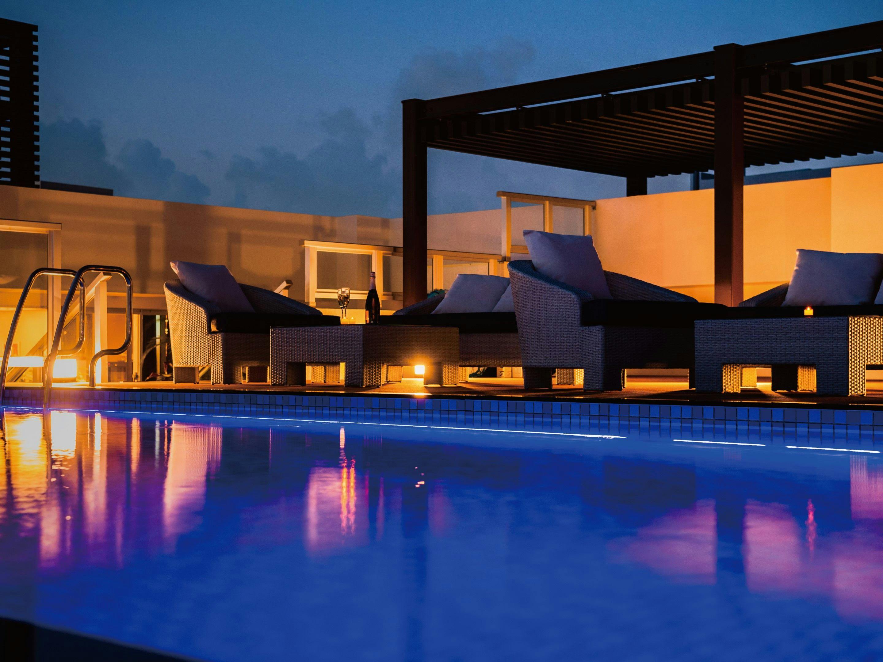 a-la-Bar(当館プールサイド)