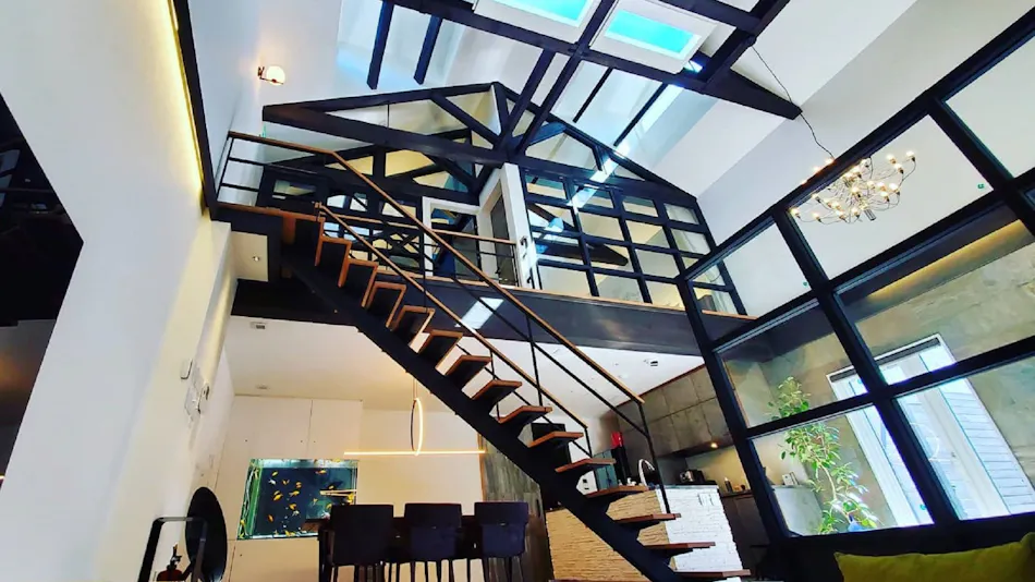 PRES DE LA MER – Historic Brick Villa near Mt. Hakodate